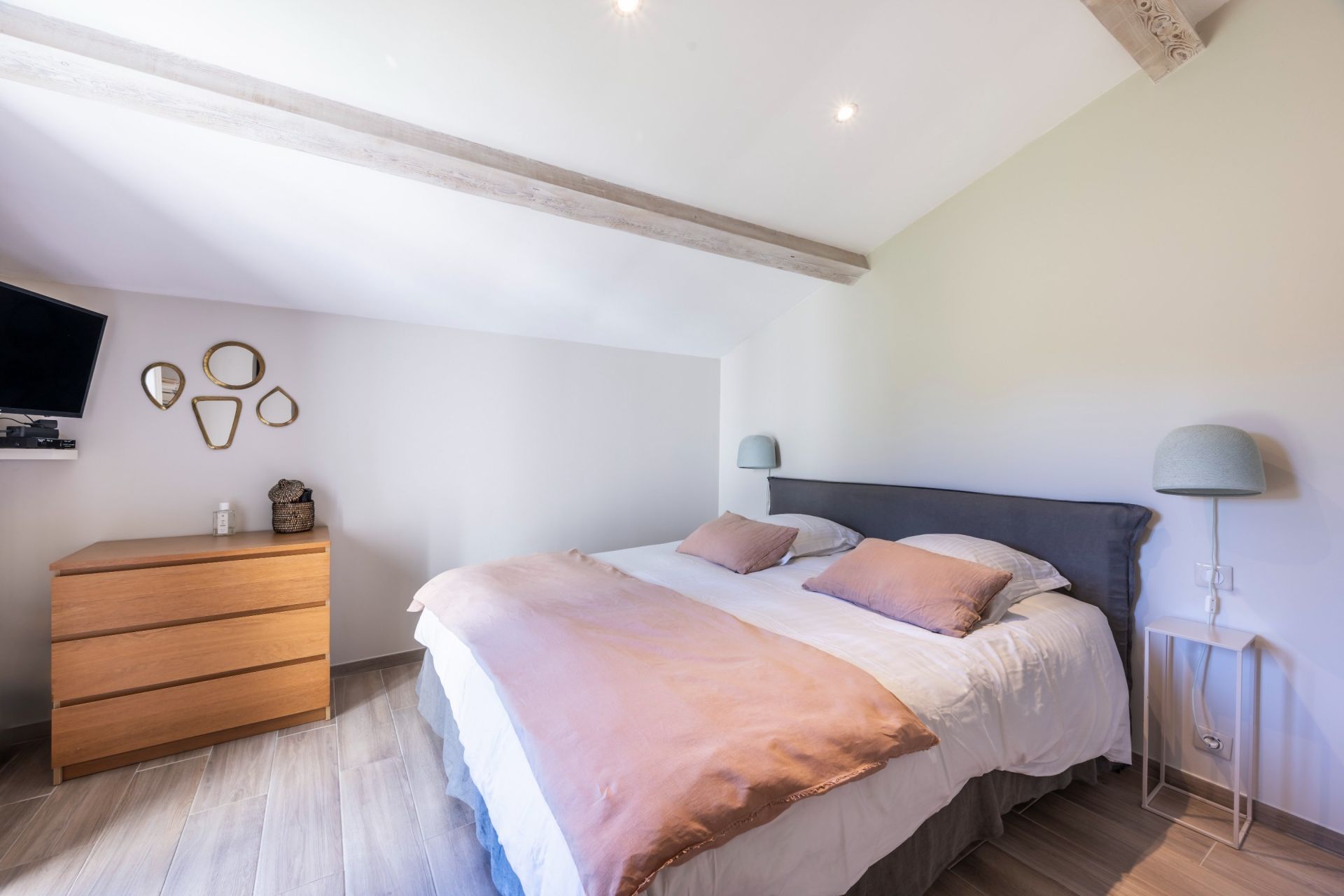 luxury villa 8 Rooms for sale on PEYMEINADE (06530)