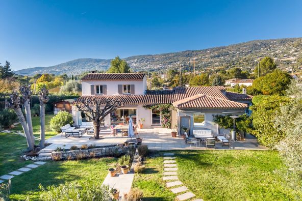 Sale Luxury villa Peymeinade 8 Rooms 245 m²