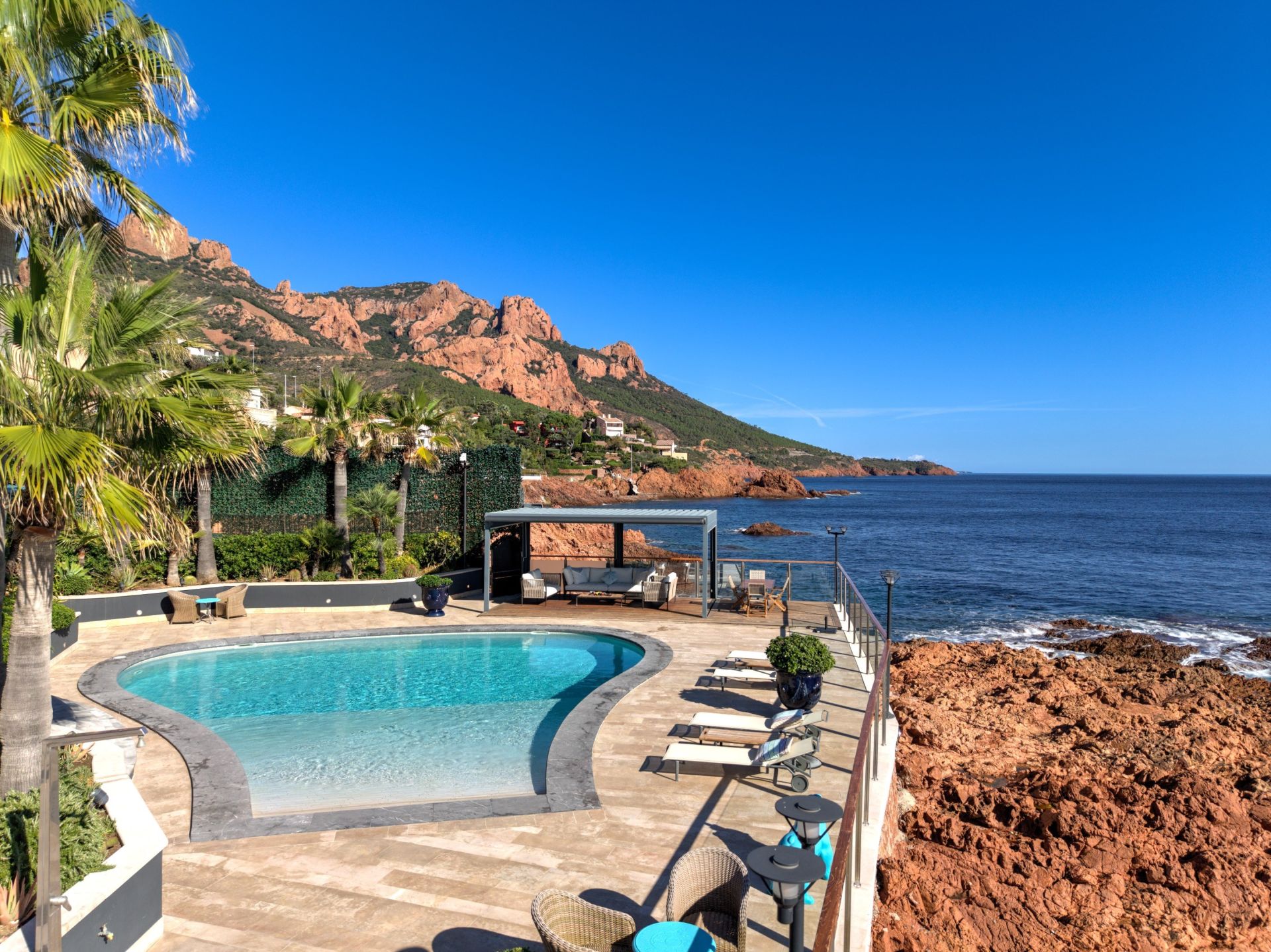 villa de luxe 4 Pièces en vente sur ST RAPHAEL (83700)