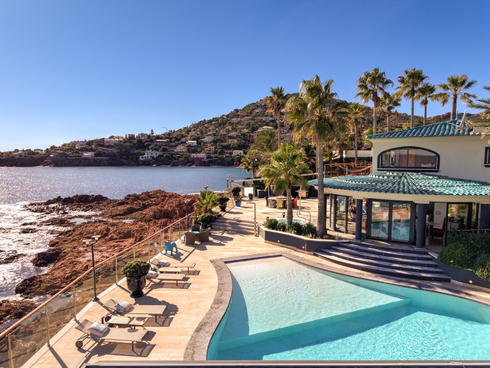 contemporary house 4 Rooms for sale on ST RAPHAEL (83700)