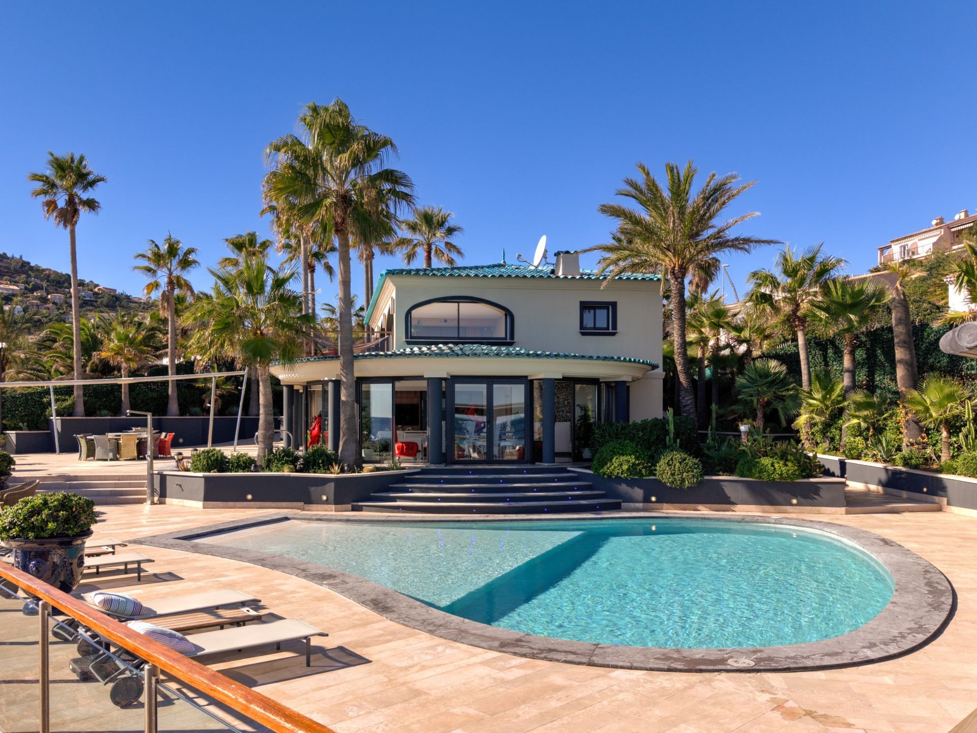 contemporary house 4 Rooms for sale on ST RAPHAEL (83700)