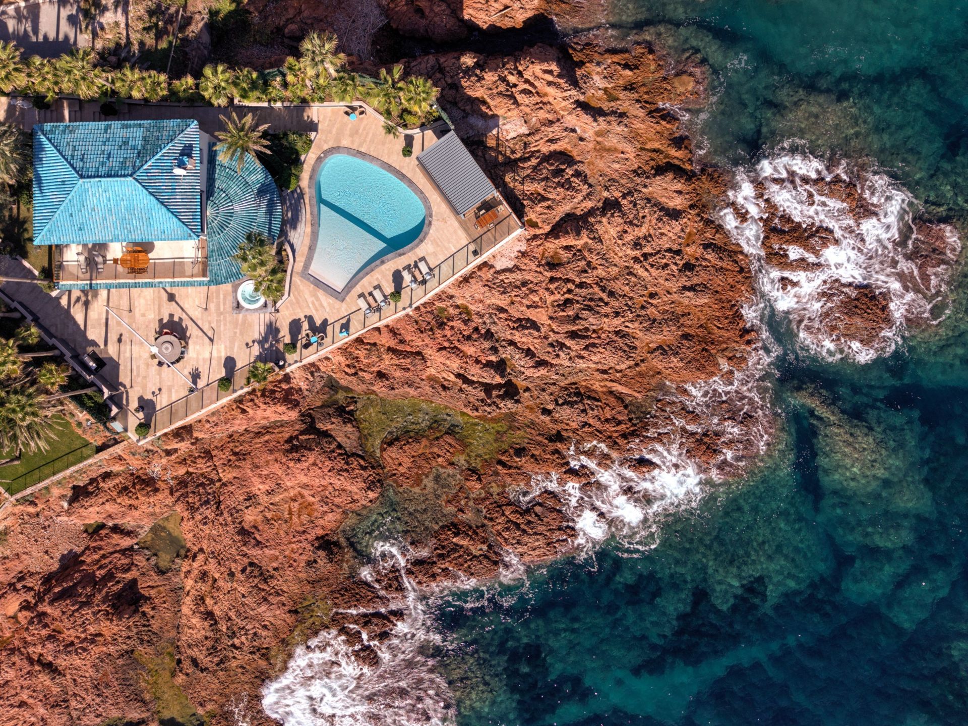 contemporary house 4 Rooms for sale on ST RAPHAEL (83700)