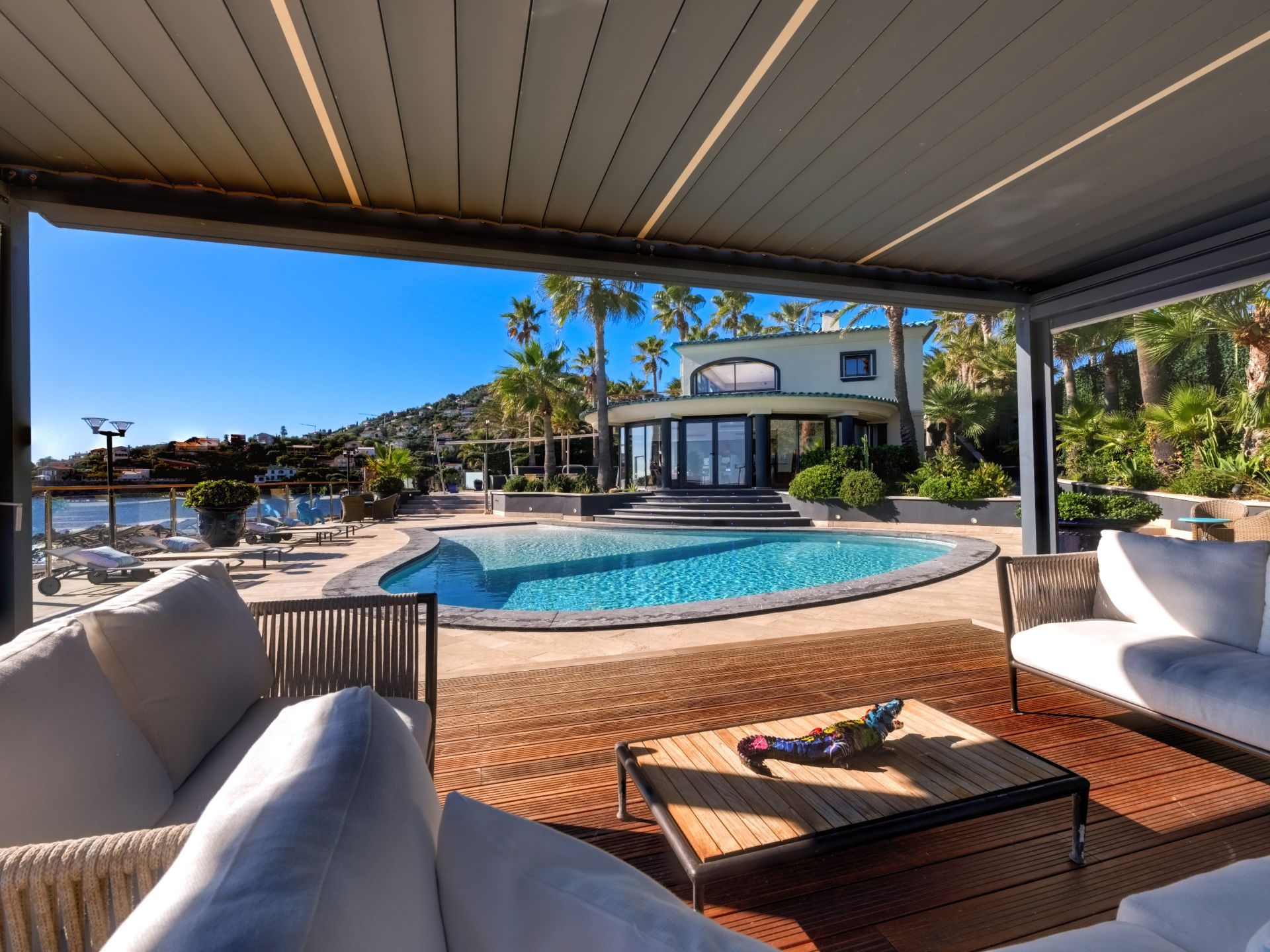 contemporary house 4 Rooms for sale on ST RAPHAEL (83700)