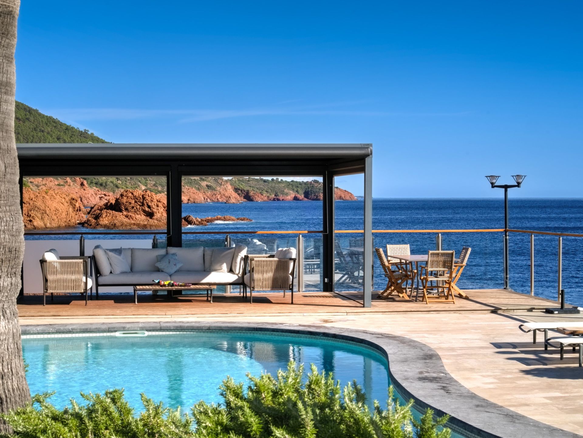 contemporary house 4 Rooms for sale on ST RAPHAEL (83700)