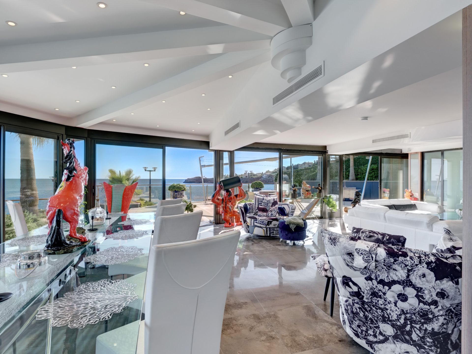 contemporary house 4 Rooms for sale on ST RAPHAEL (83700)