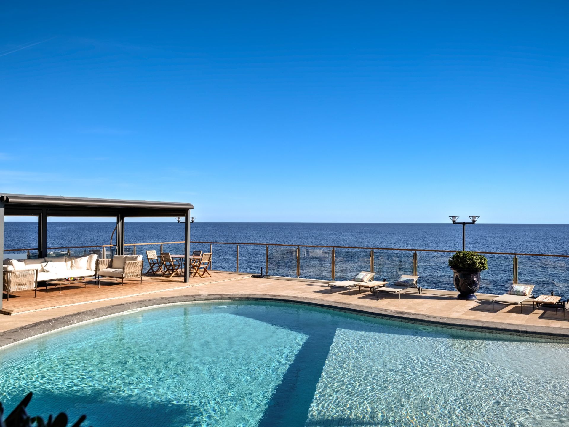 contemporary house 4 Rooms for sale on ST RAPHAEL (83700)