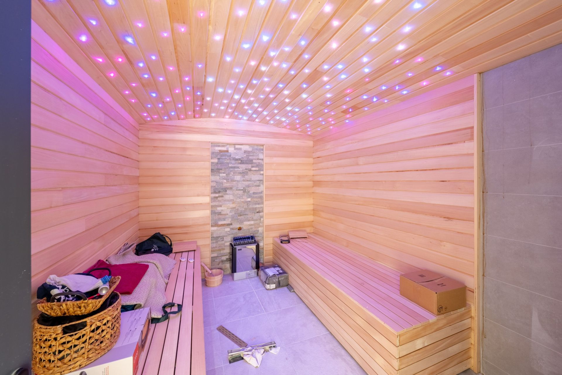 luxury house 7 Rooms for sale on NEUVECELLE (74500)