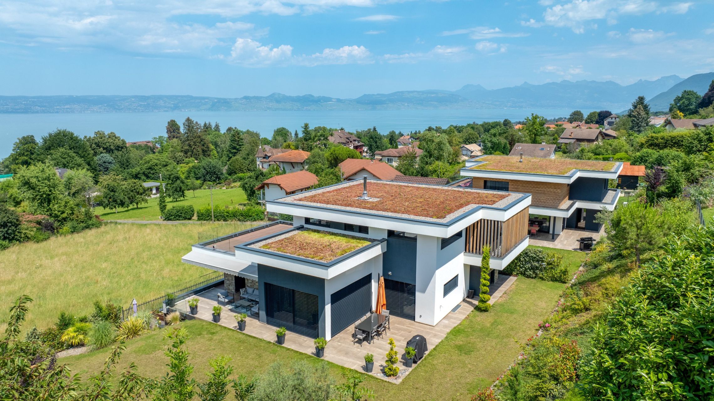 luxury house 7 Rooms for sale on NEUVECELLE (74500)