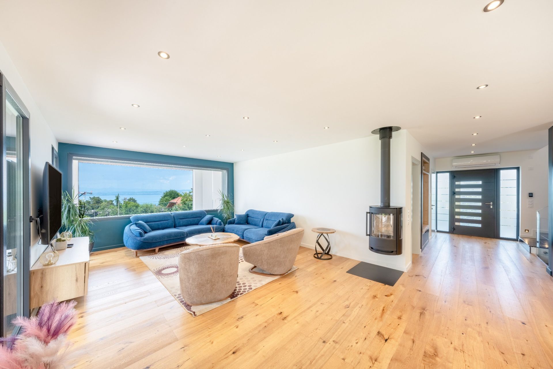 luxury house 7 Rooms for sale on NEUVECELLE (74500)