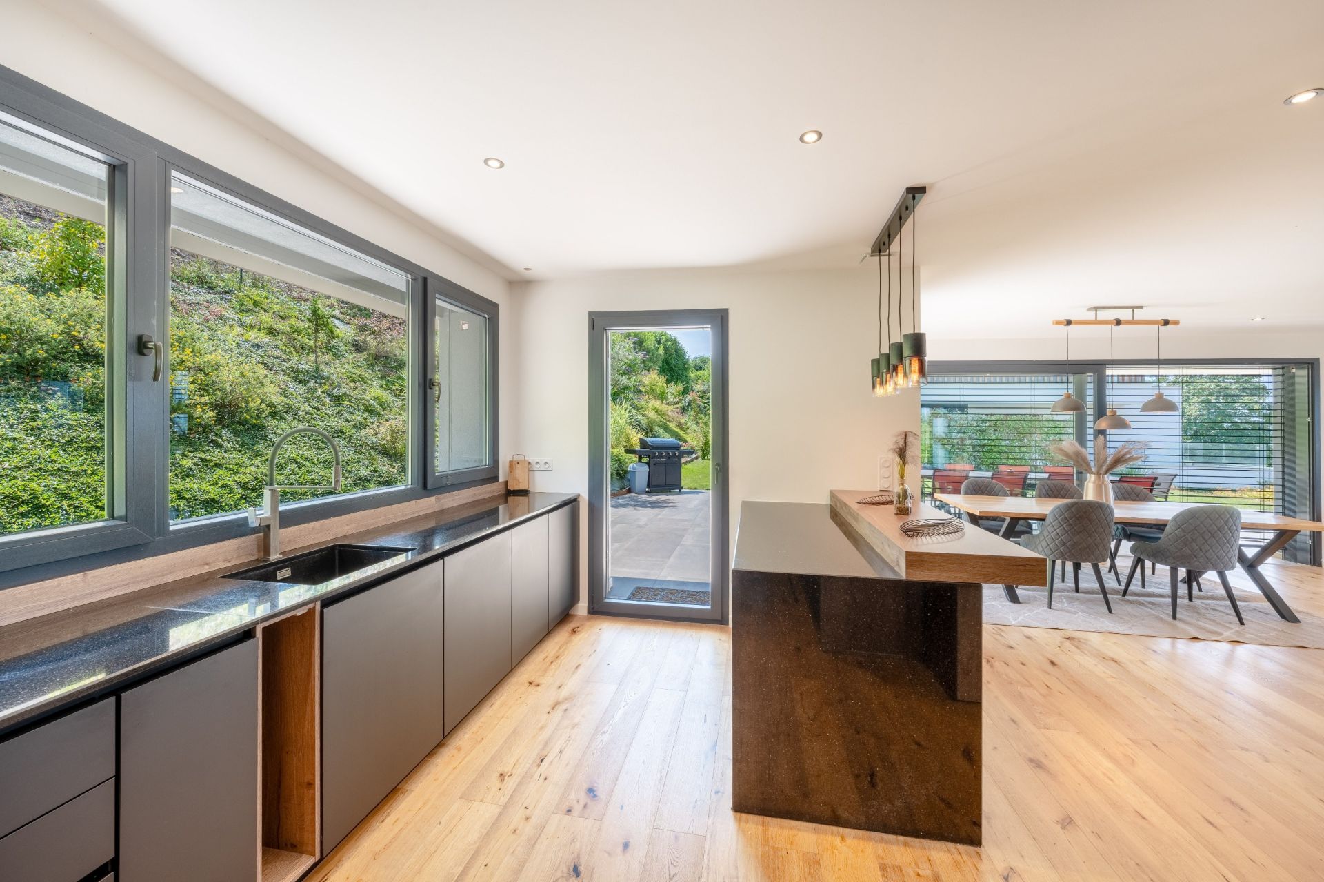 luxury house 7 Rooms for sale on NEUVECELLE (74500)