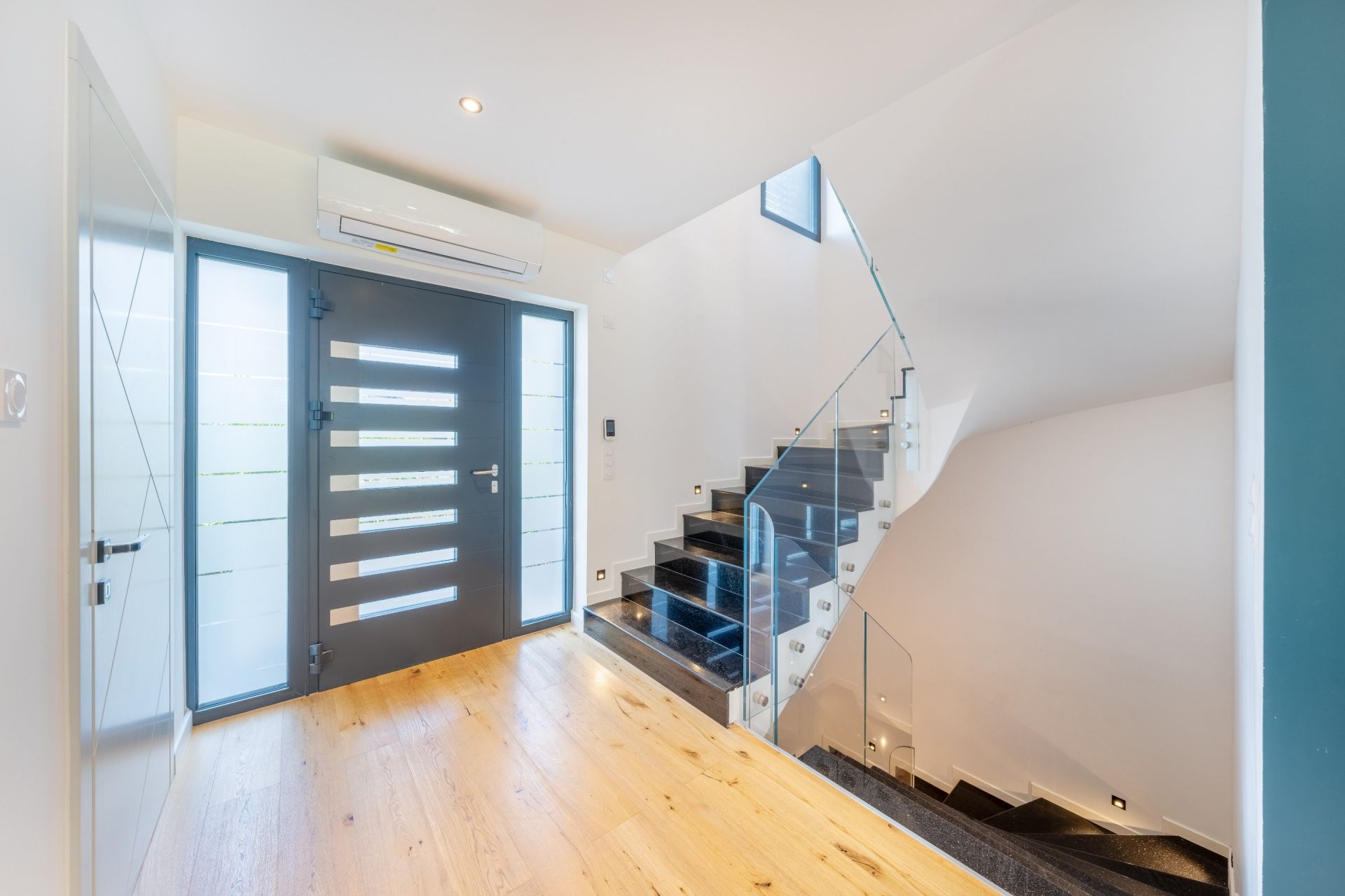 luxury house 7 Rooms for sale on NEUVECELLE (74500)