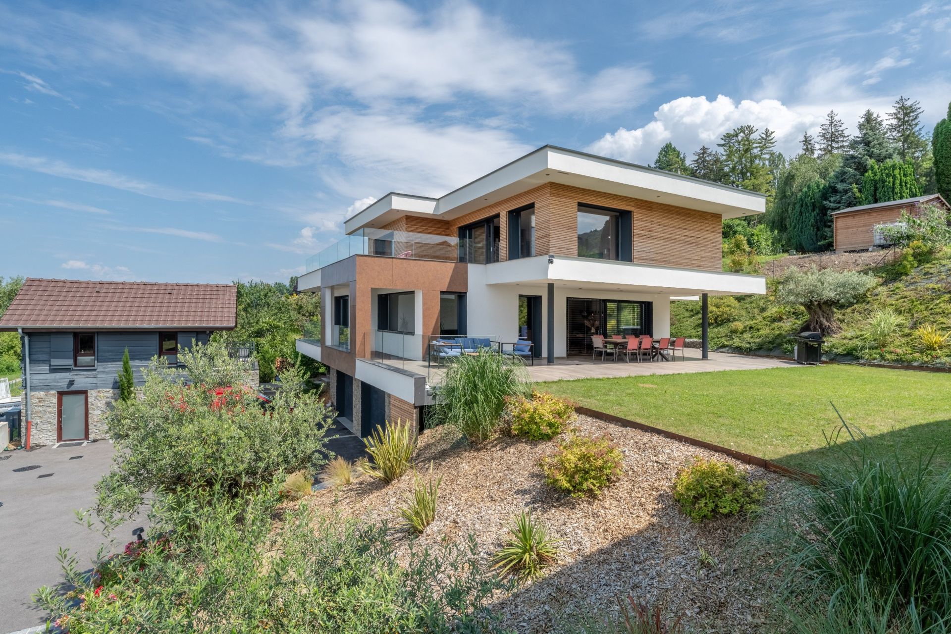 luxury house 7 Rooms for sale on NEUVECELLE (74500)