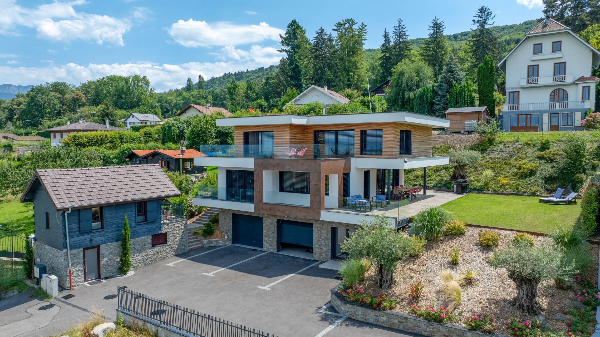 luxury house 7 Rooms for sale on NEUVECELLE (74500)