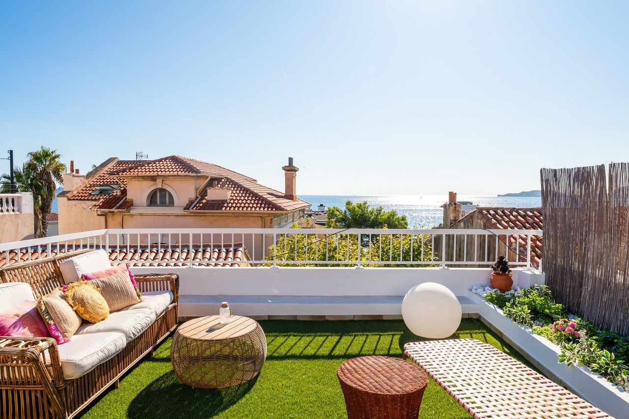 luxury house 5 Rooms for rent on MARSEILLE (13007)