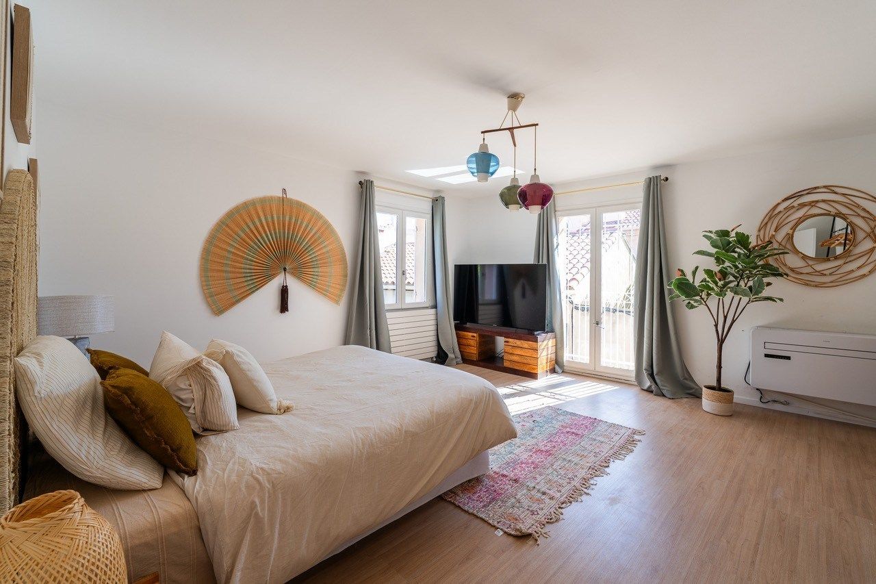 luxury house 5 Rooms for rent on MARSEILLE (13007)