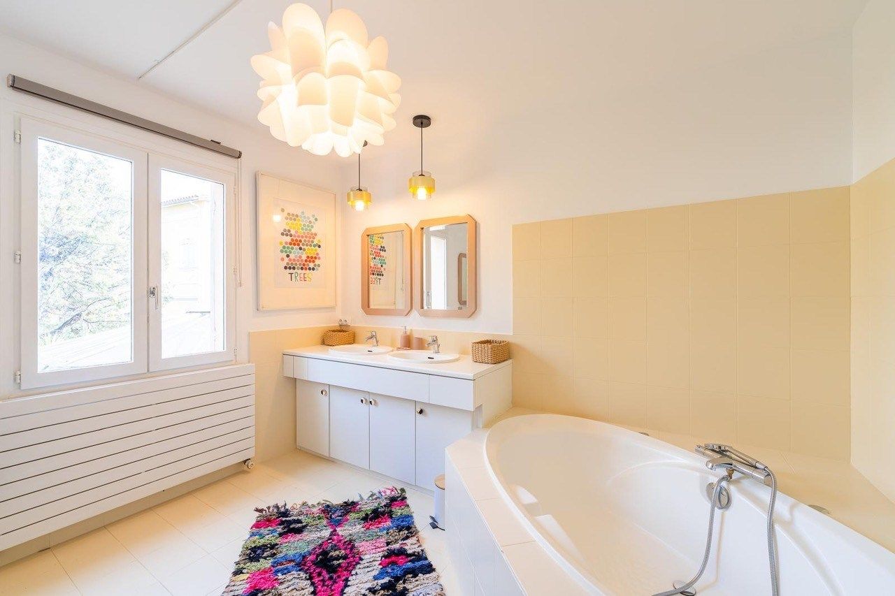 luxury house 5 Rooms for rent on MARSEILLE (13007)