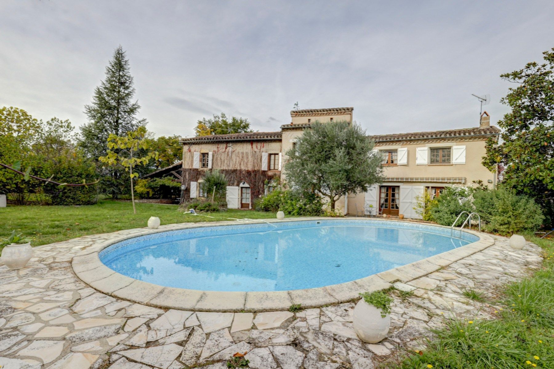 luxury house 7 Rooms for sale on CESTAYROLS (81150)