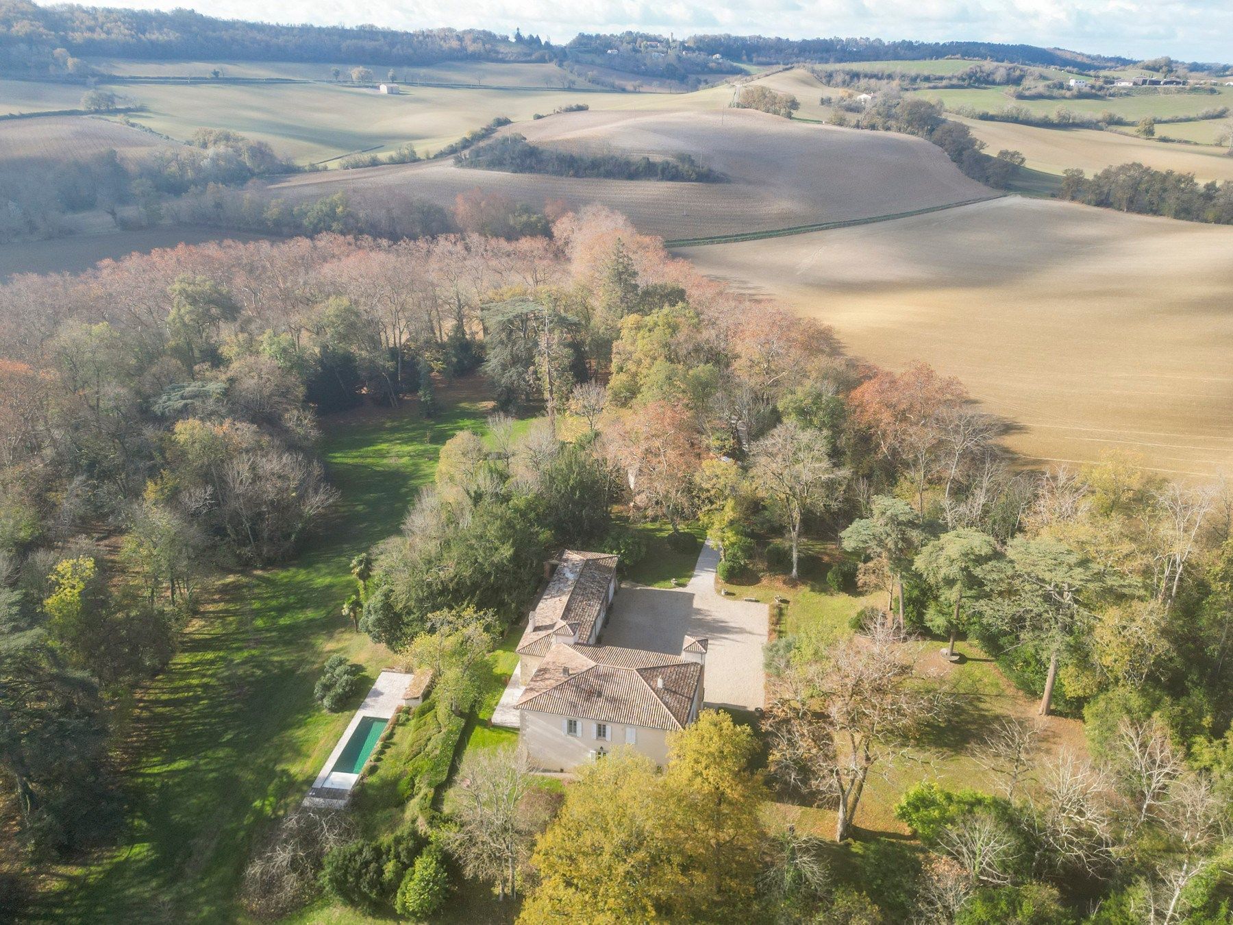 luxury house 12 Rooms for sale on PUYLAURENS (81700)