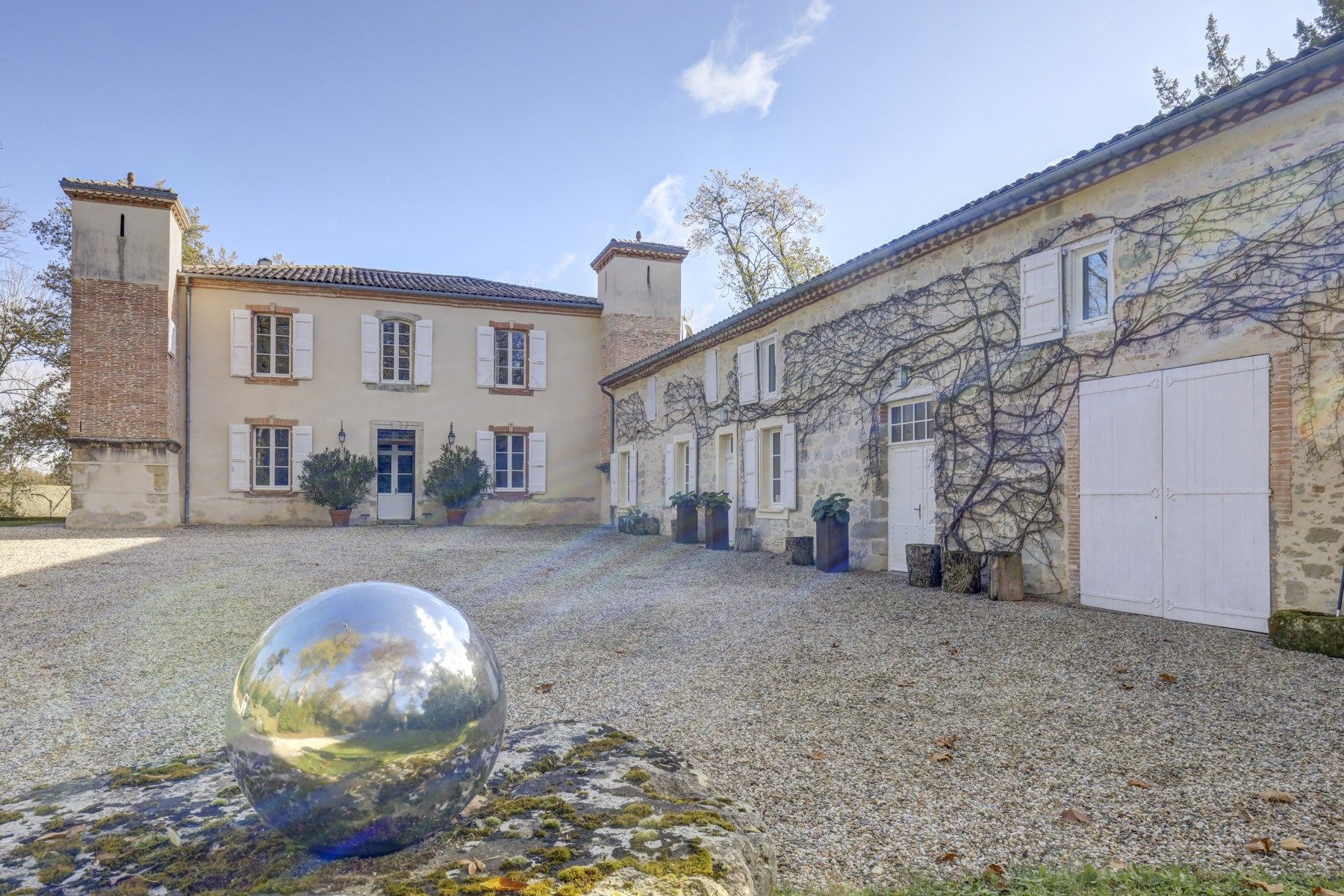 luxury house 12 Rooms for sale on PUYLAURENS (81700)