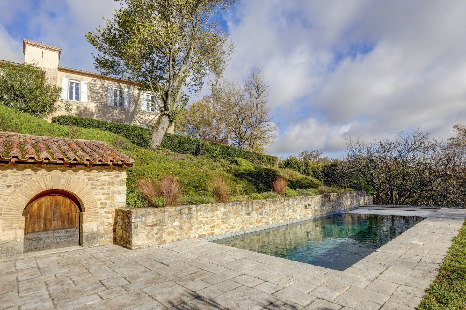 luxury house 12 Rooms for sale on PUYLAURENS (81700)