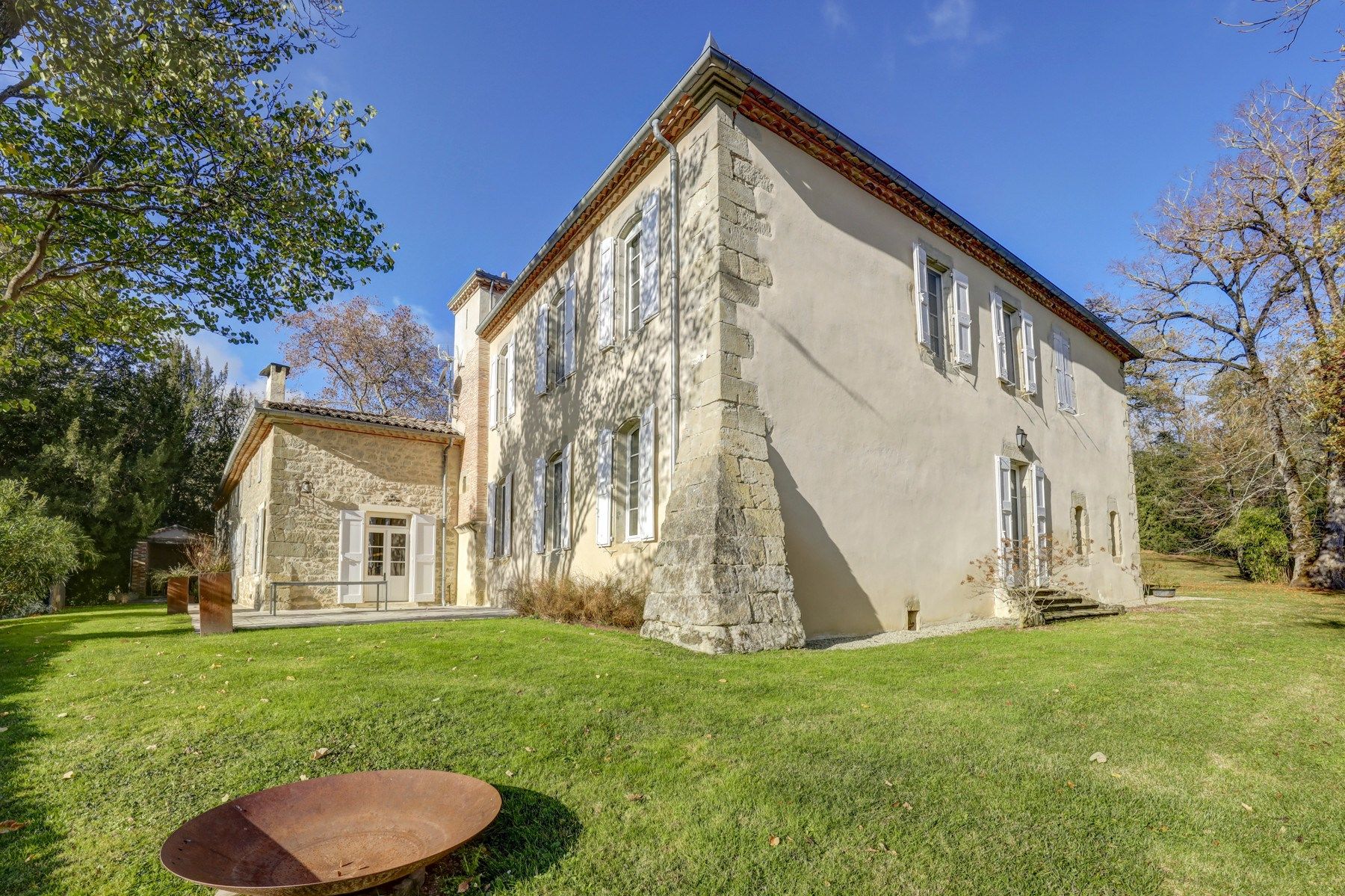 luxury house 12 Rooms for sale on PUYLAURENS (81700)