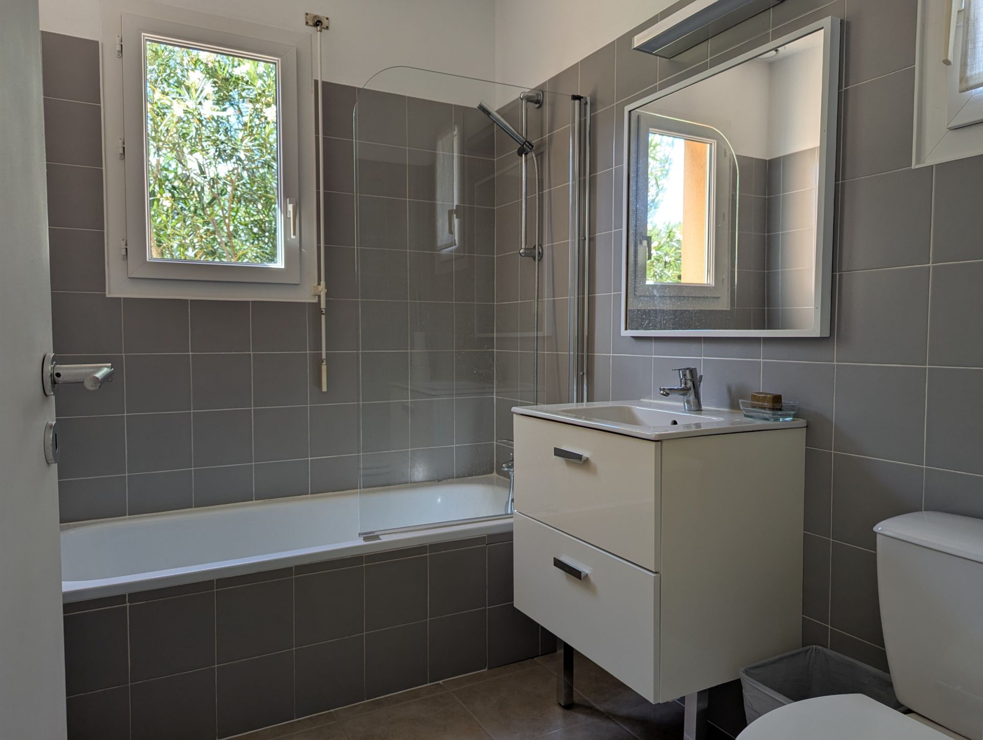 luxury villa 10 Rooms for sale on UZES (30700)