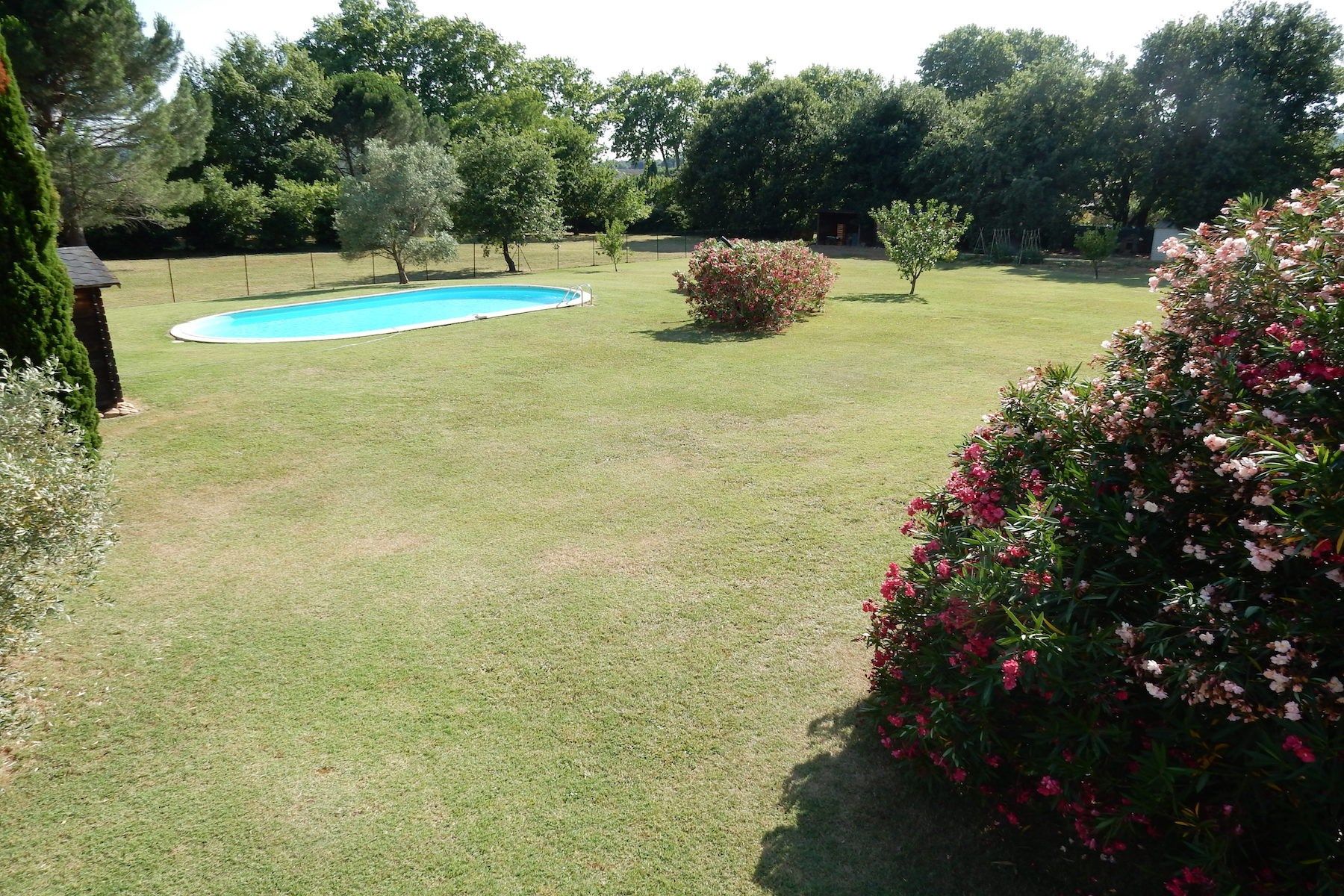 luxury villa 10 Rooms for sale on UZES (30700)