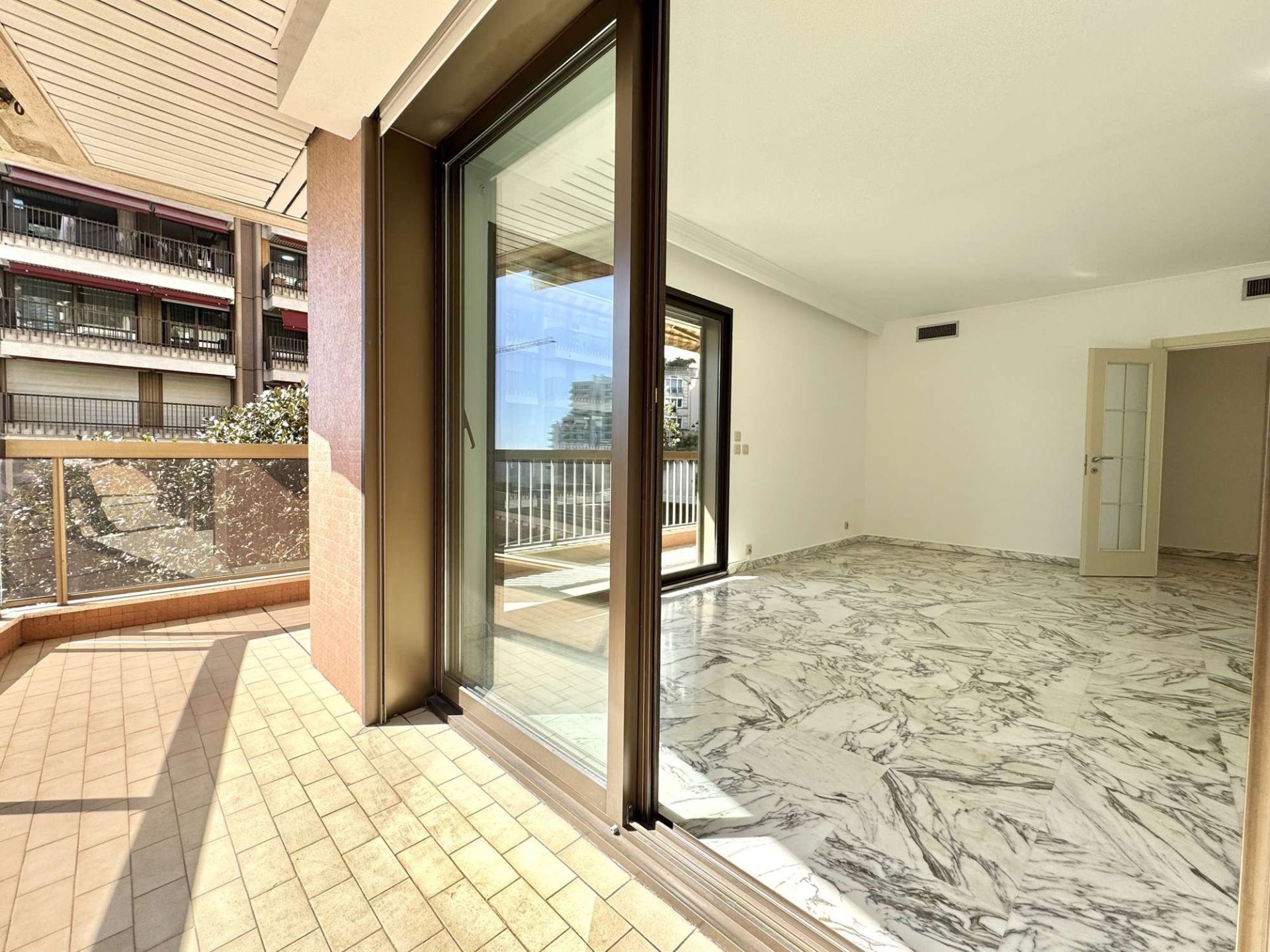 luxury apartment 4 Rooms for rent on MONACO (98000)