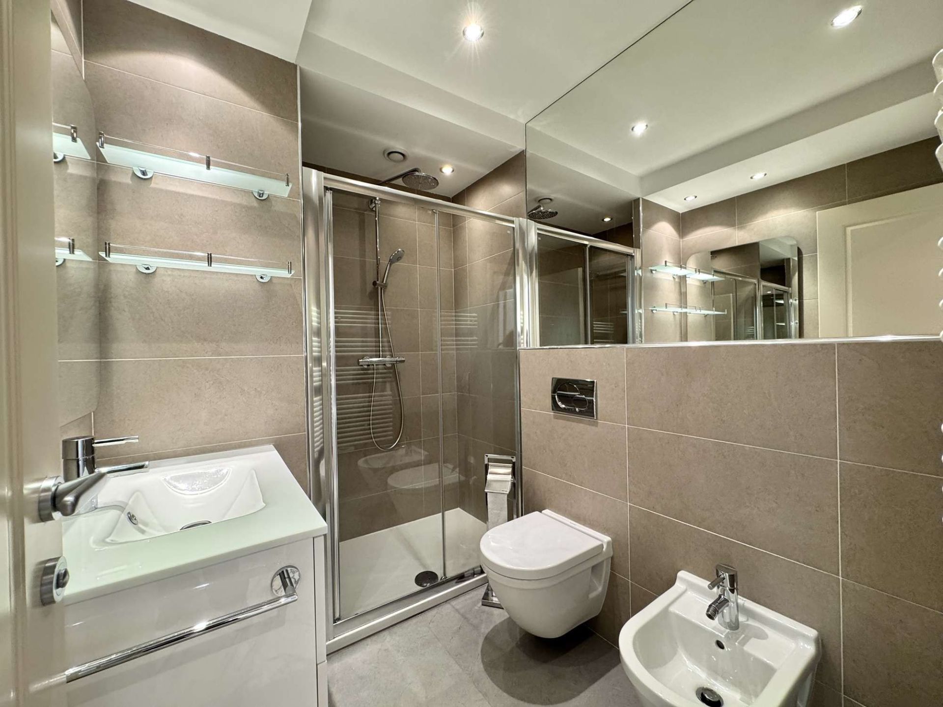 luxury apartment 4 Rooms for rent on MONACO (98000)