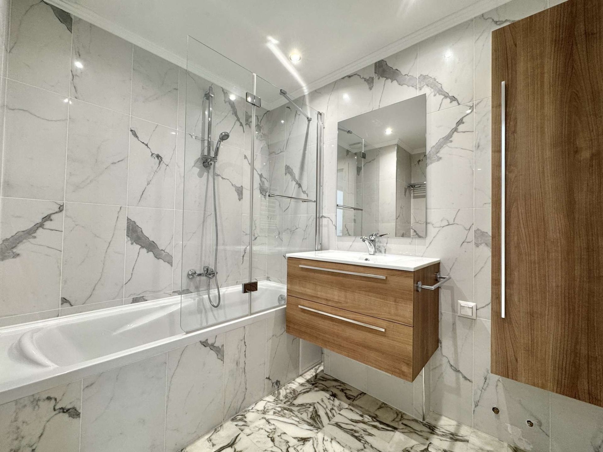 luxury apartment 4 Rooms for rent on MONACO (98000)