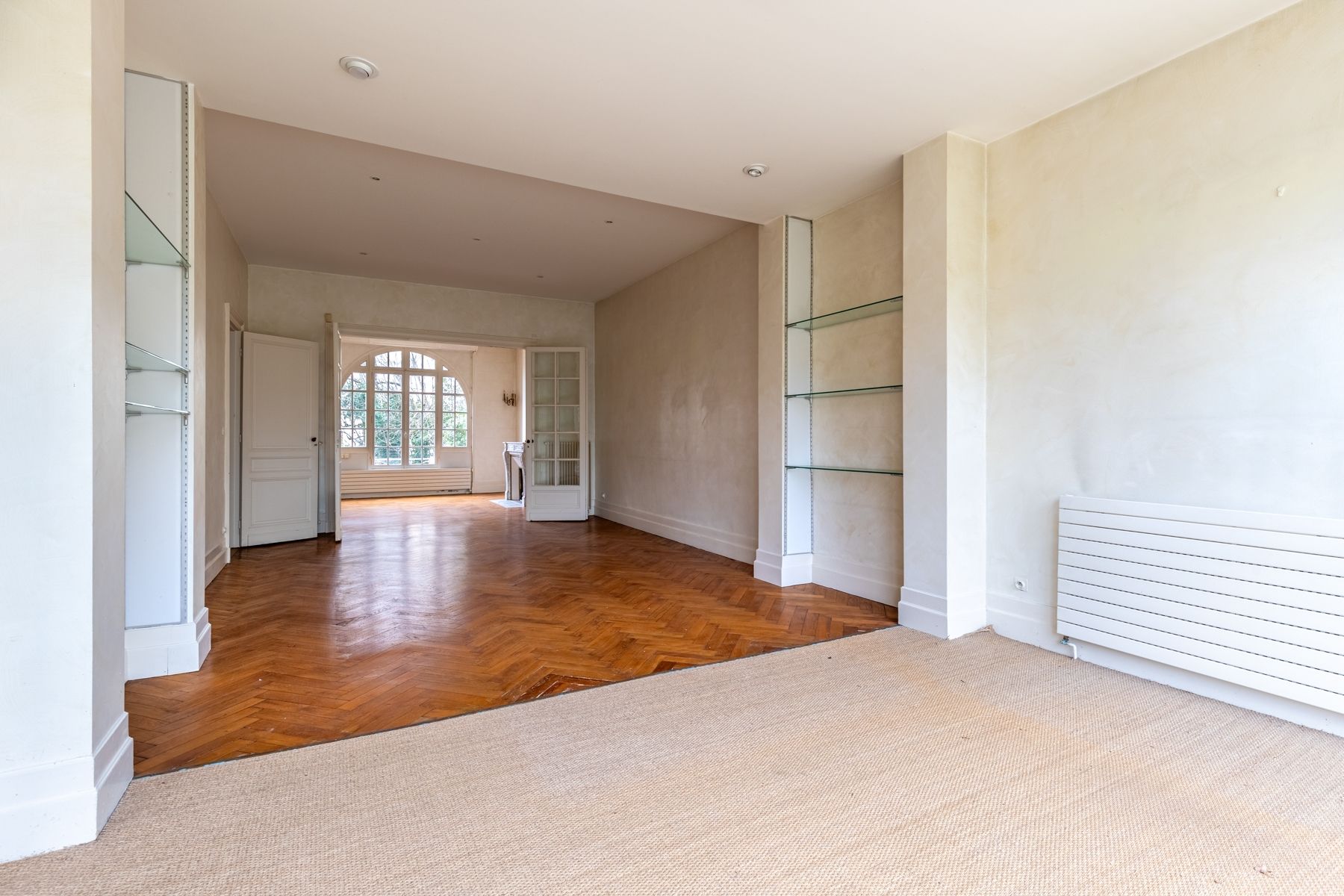 luxury house 10 Rooms for sale on BORDEAUX (33000)