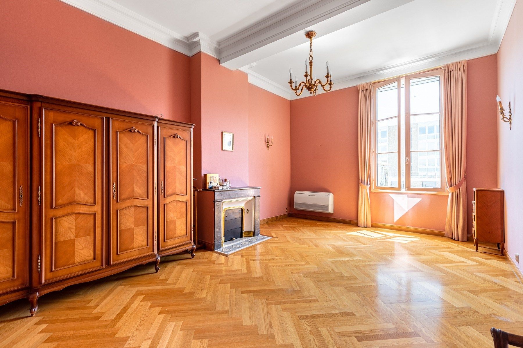 luxury apartment 7 Rooms for sale on BORDEAUX (33000)