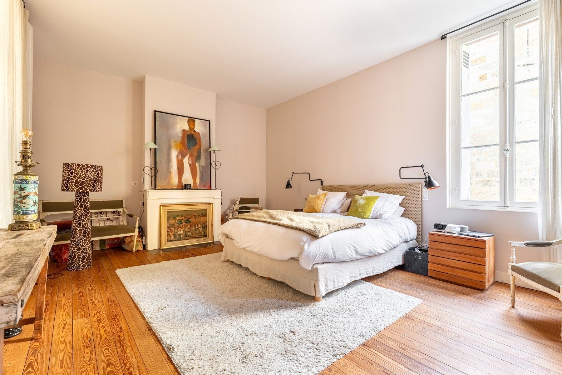 luxury apartment 5 Rooms for sale on BORDEAUX (33000)