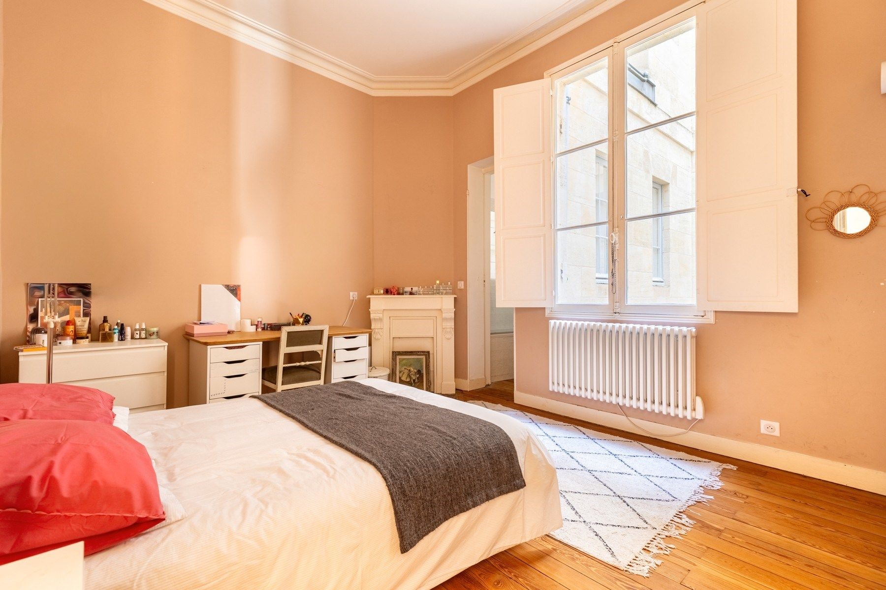 luxury apartment 5 Rooms for sale on BORDEAUX (33000)