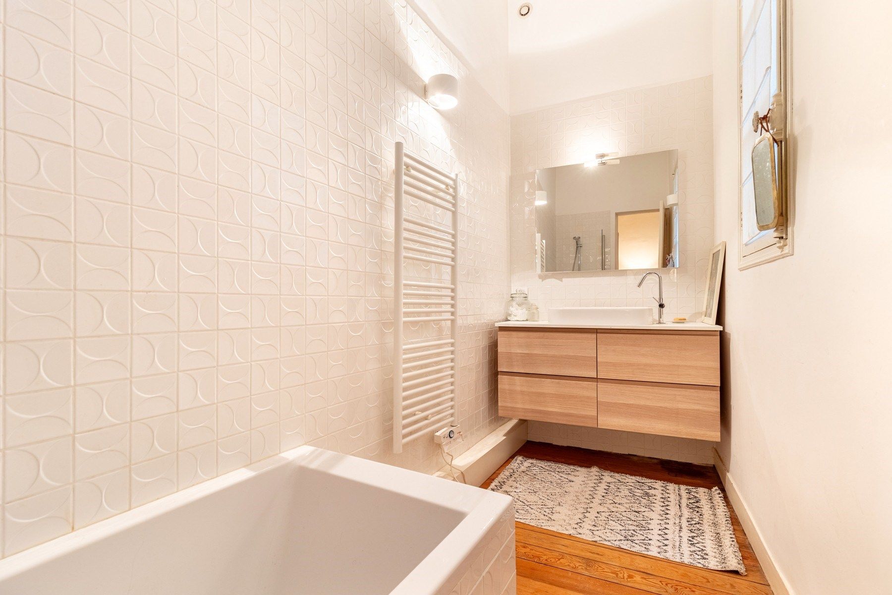 luxury apartment 5 Rooms for sale on BORDEAUX (33000)