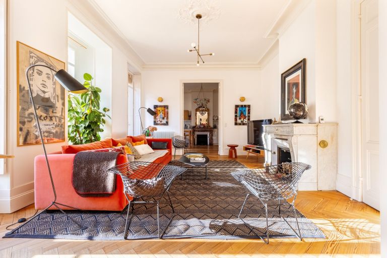 luxury apartment 5 Rooms for sale on BORDEAUX (33000)