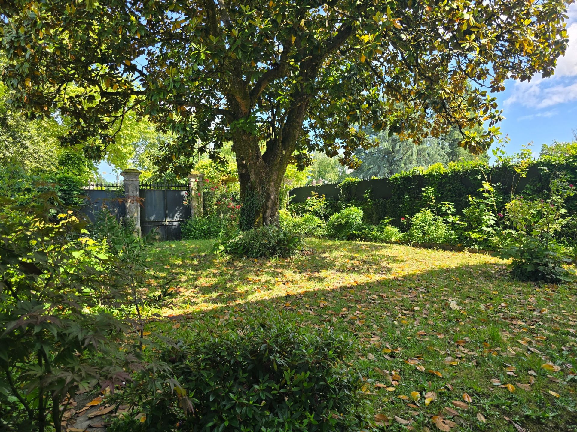 luxury house 10 Rooms for sale on NONTRON (24300)