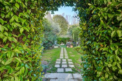 Sale Luxury house Aix-en-Provence 10 Rooms 227 m²