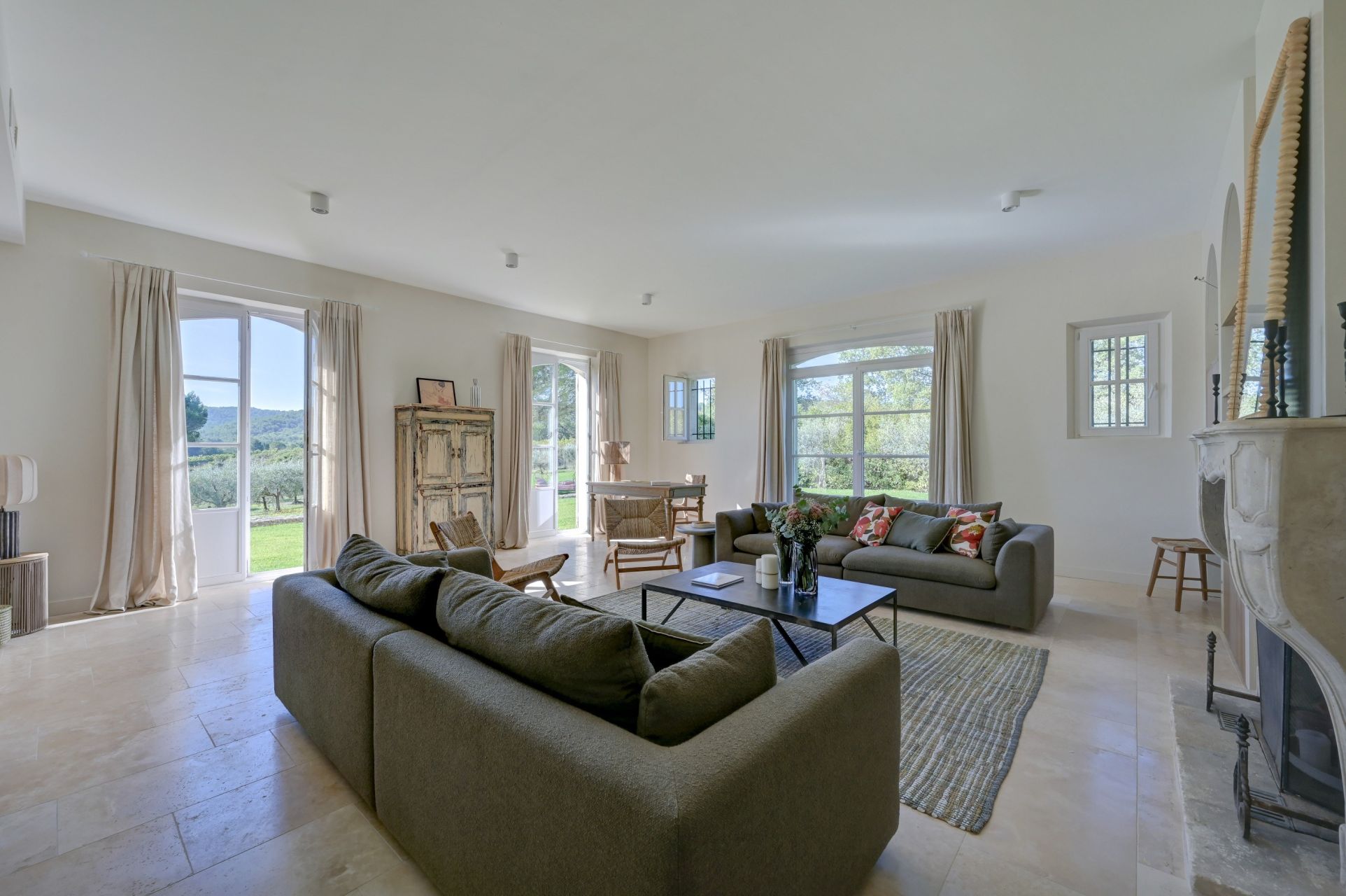 bastide 9 Rooms for seasonal rent on LE PUY STE REPARADE (13610)