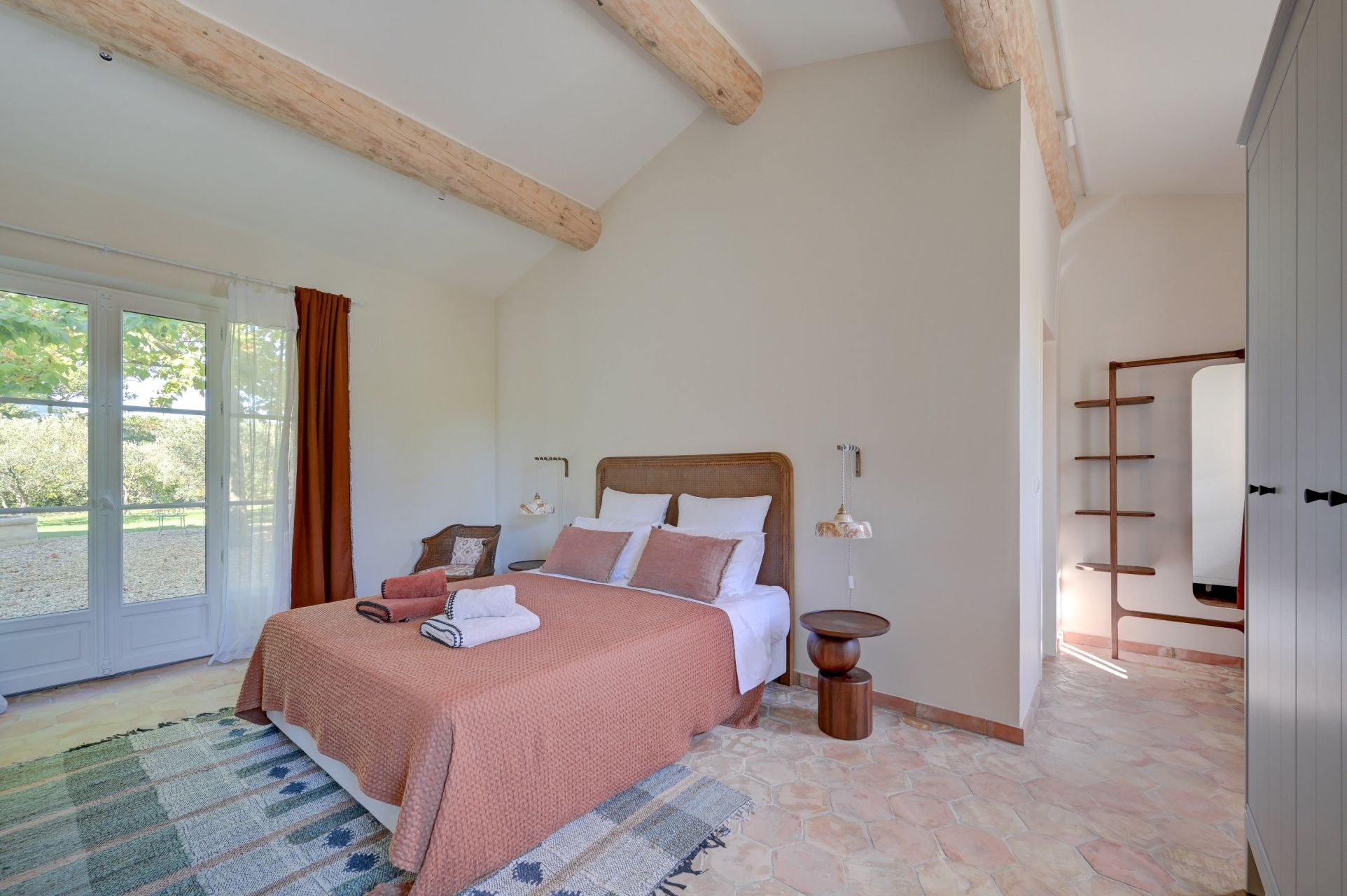 bastide 9 Pièces en location saisonnière sur LE PUY STE REPARADE (13610)