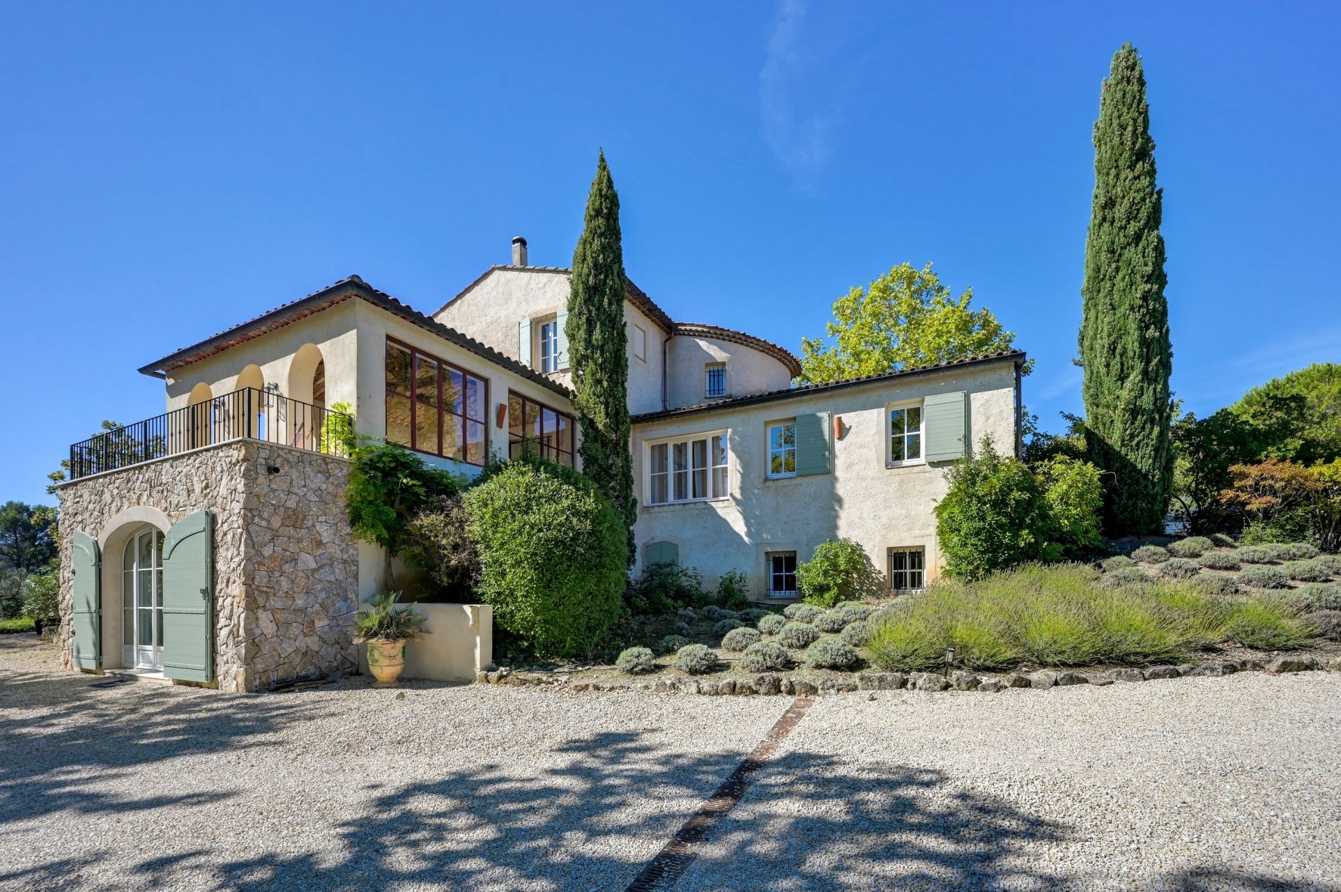 bastide 9 Pièces en location saisonnière sur LE PUY STE REPARADE (13610)