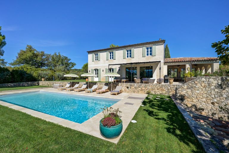 bastide 9 Pièces en location saisonnière sur LE PUY STE REPARADE (13610)