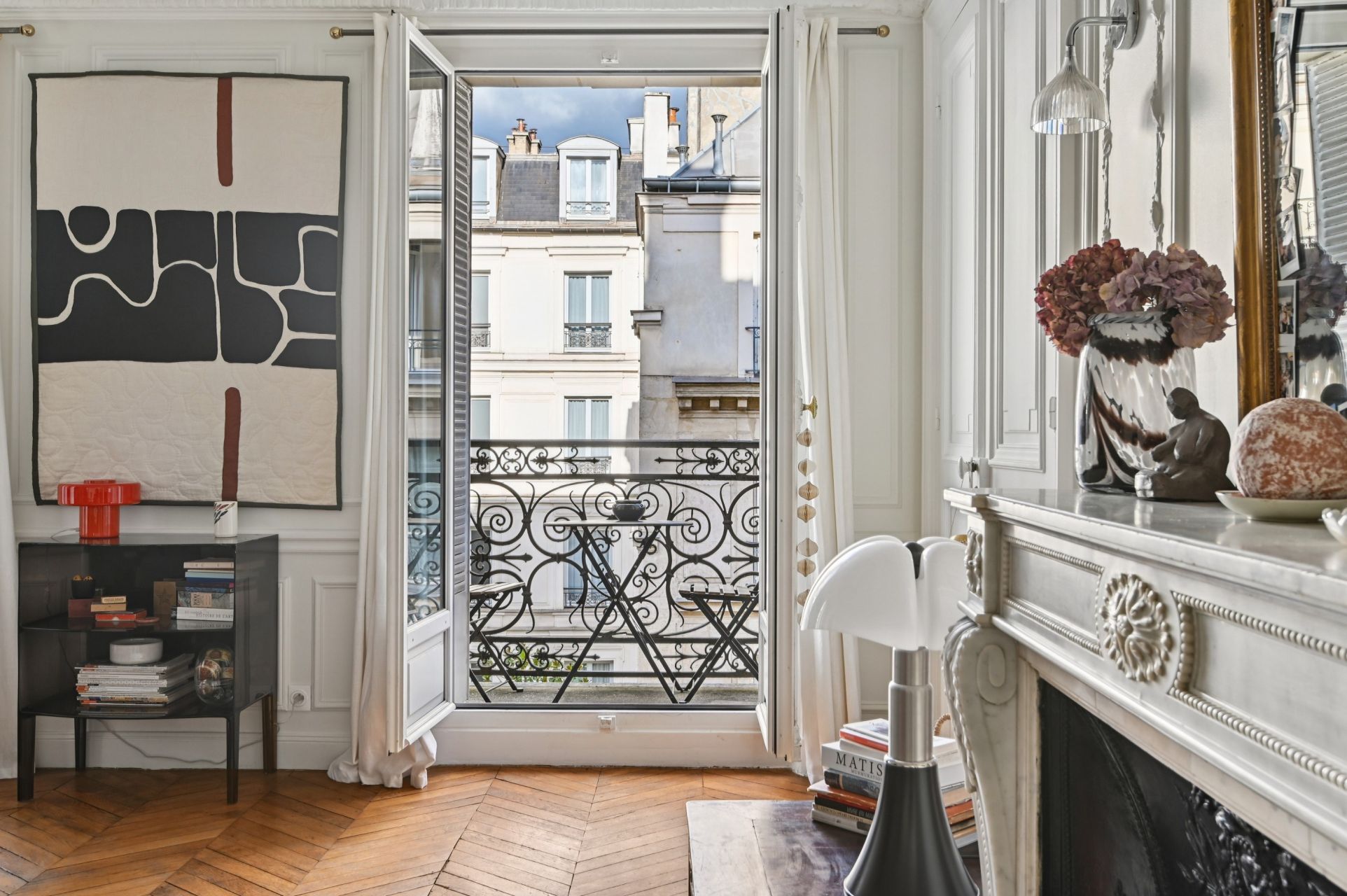 luxury apartment 6 Rooms for sale on PARIS (75008)