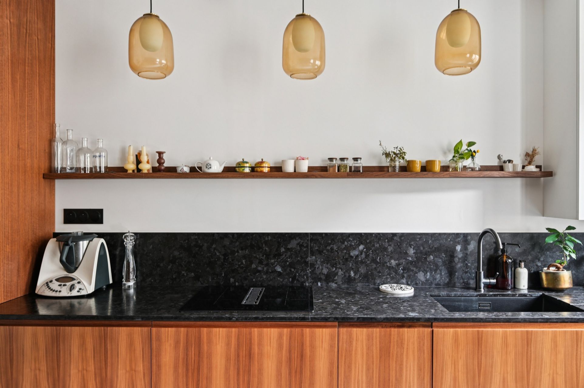 luxury apartment 6 Rooms for sale on PARIS (75008)