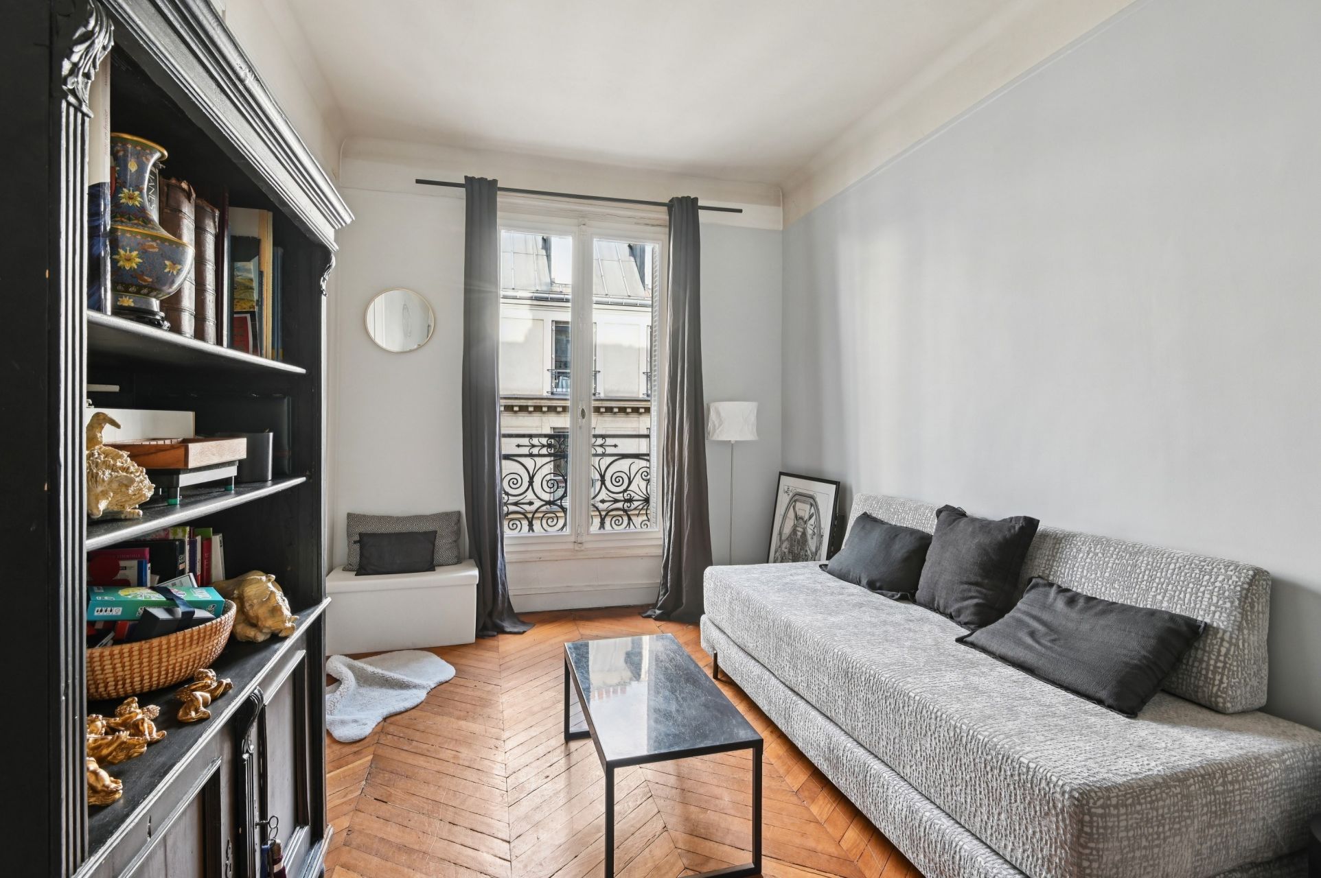luxury apartment 6 Rooms for sale on PARIS (75008)