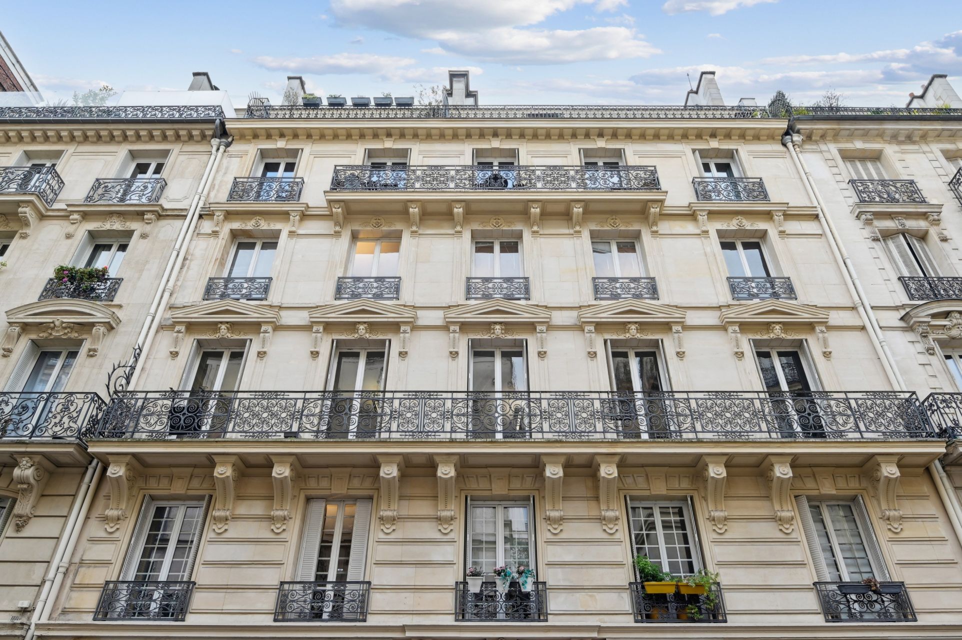 luxury apartment 6 Rooms for sale on PARIS (75008)