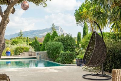 Sale Luxury house Saint-Marc-Jaumegarde 7 Rooms 280 m²