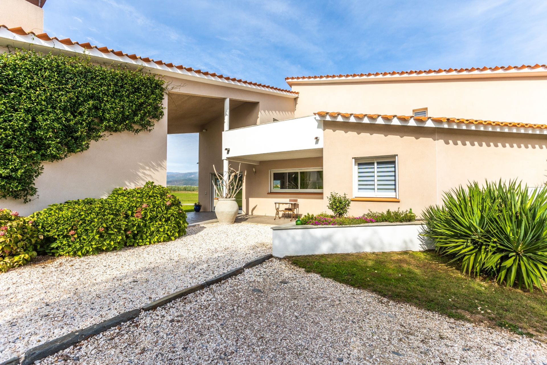 luxury house 6 Rooms for sale on VINCA (66320)