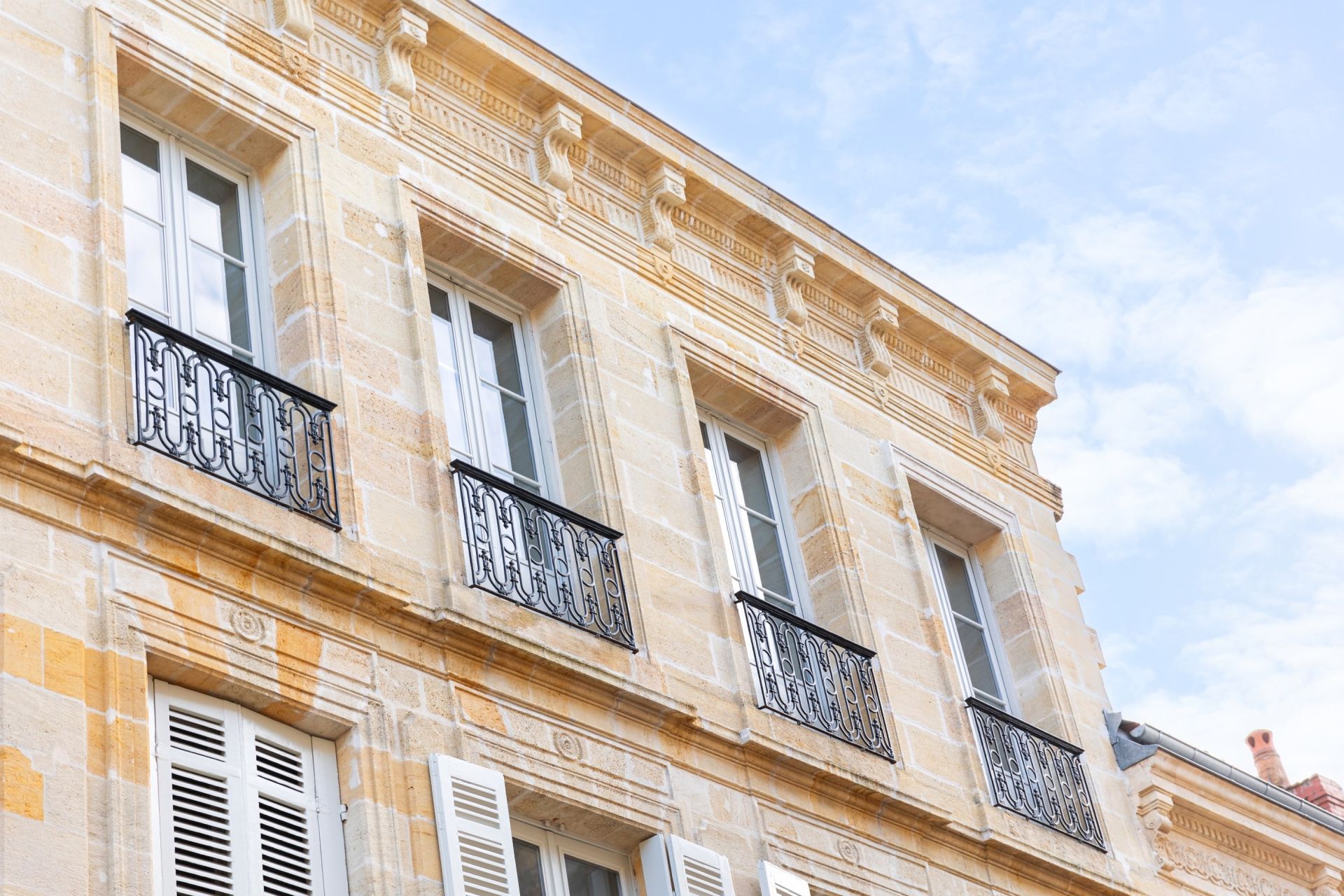 luxury apartment 4 Rooms for sale on BORDEAUX (33000)