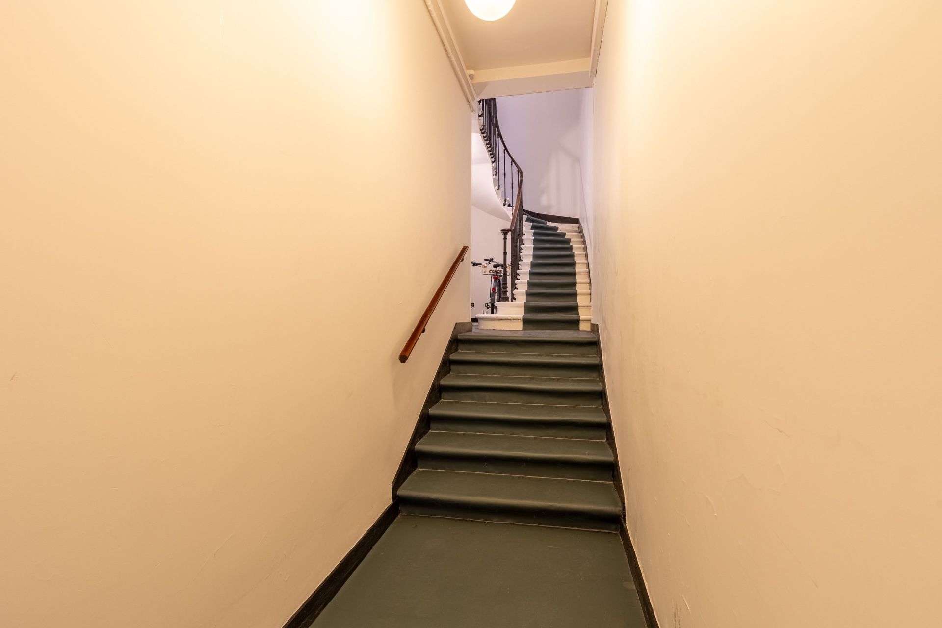 luxury apartment 4 Rooms for sale on BORDEAUX (33000)